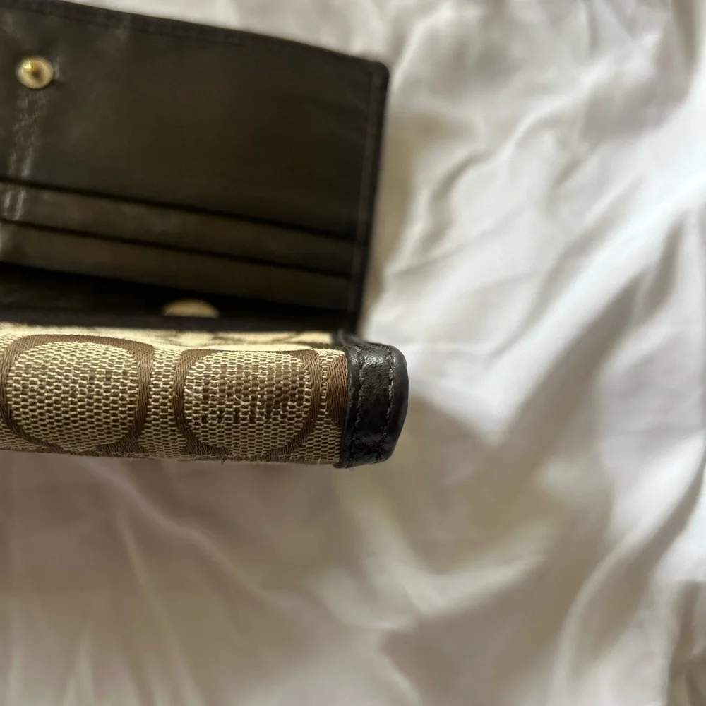 Coach Signature Canvas Wallet - Picture 10 of 12